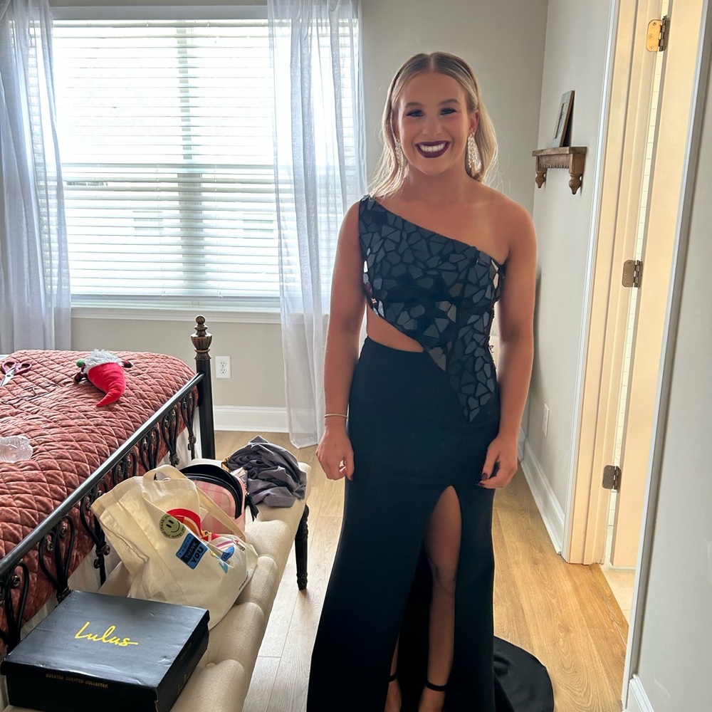 black one shoulder sherri hill dress!!
